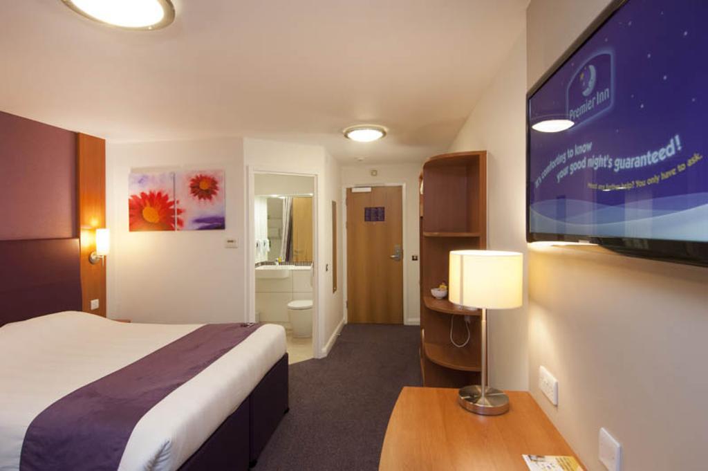 Premier Inn London Hammersmith Екстер'єр фото